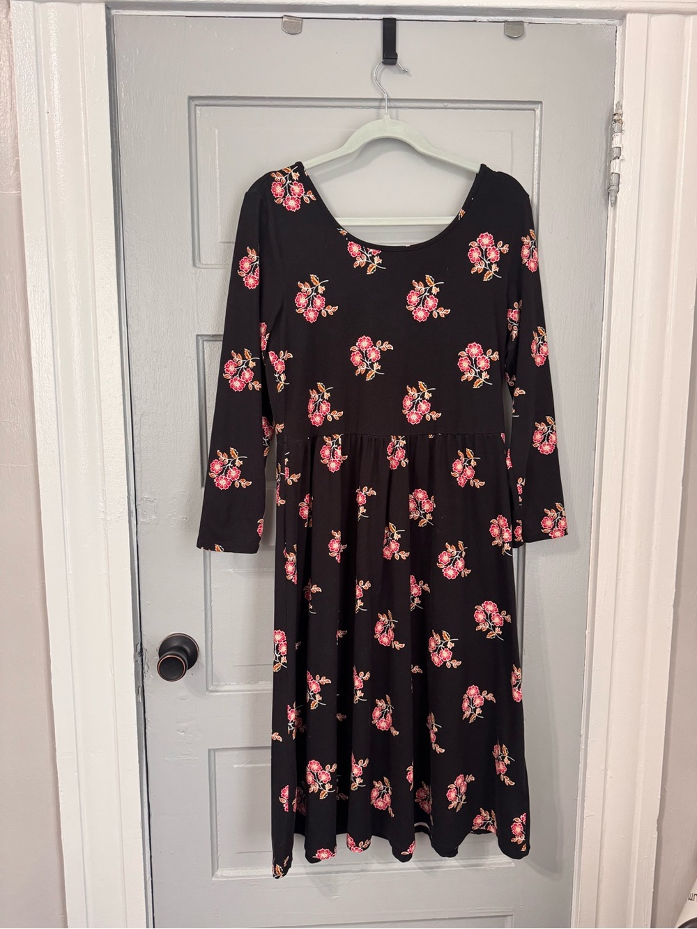 Old Navy Black Floral Long Sleeve Scoop Neck Deess